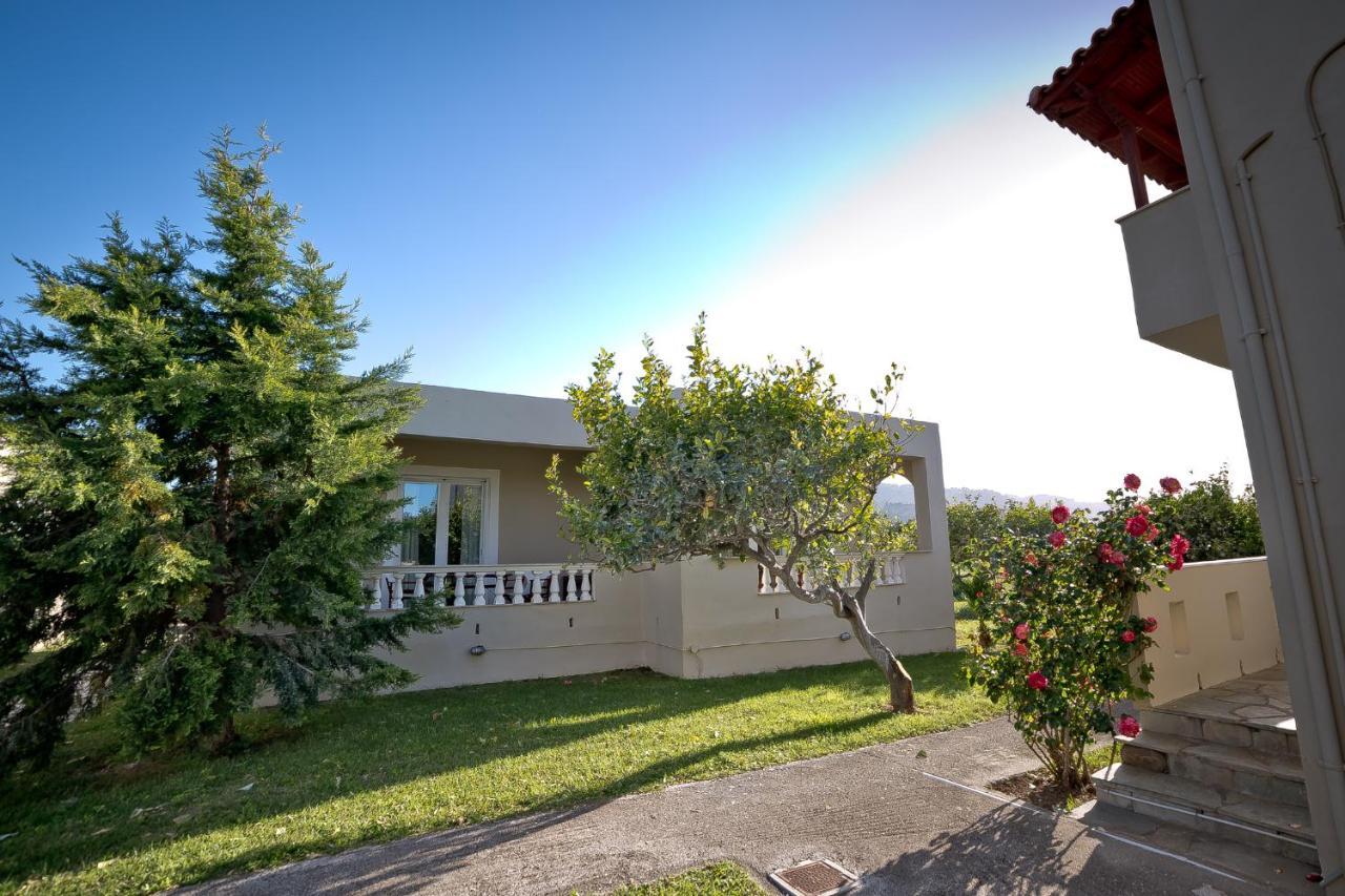 Caposaldo Apartments Akrata Bagian luar foto