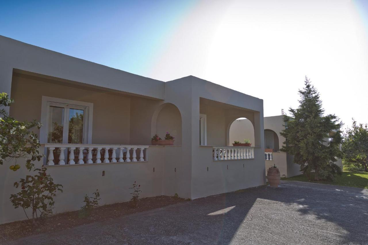 Caposaldo Apartments Akrata Bagian luar foto