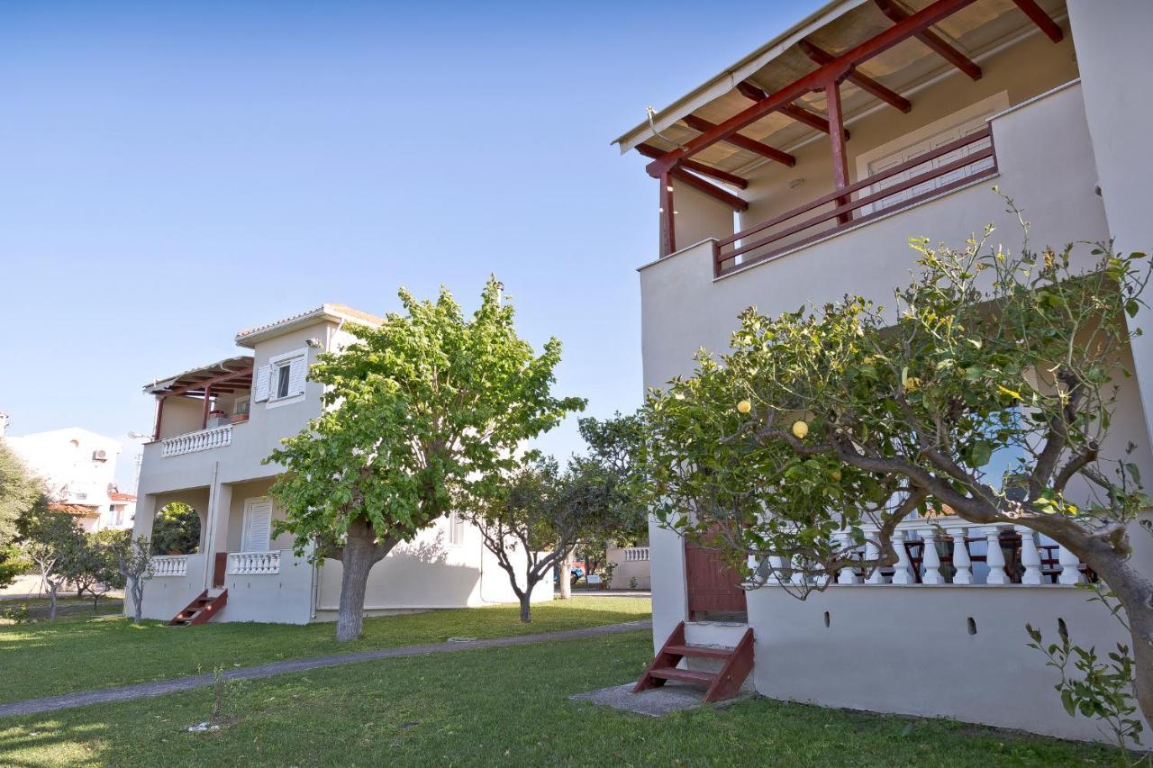 Caposaldo Apartments Akrata Bagian luar foto