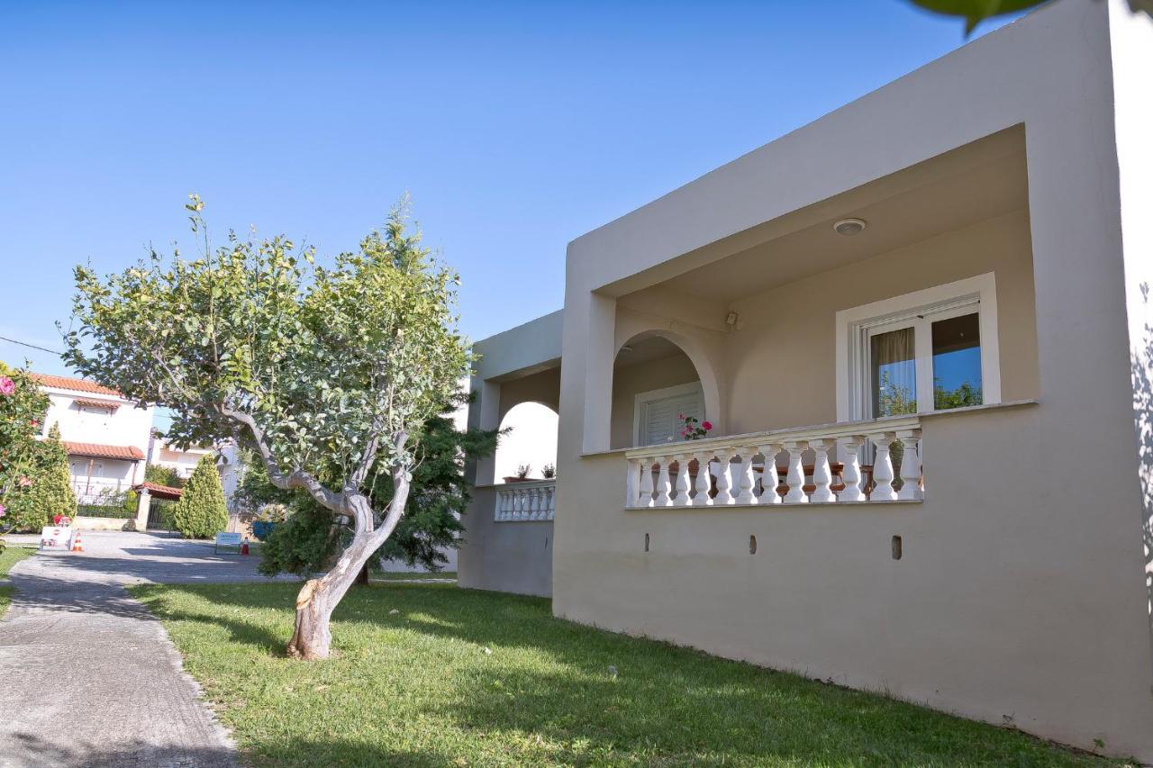 Caposaldo Apartments Akrata Bagian luar foto