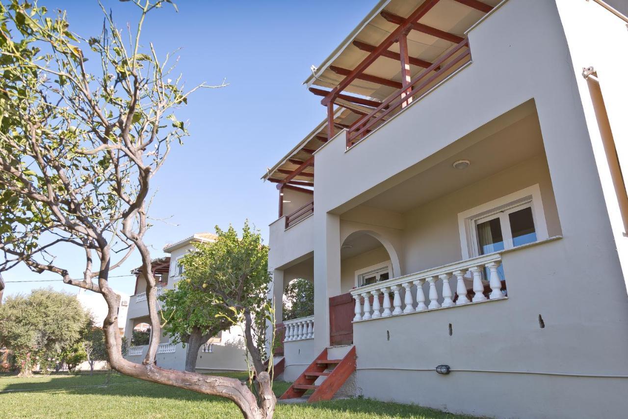 Caposaldo Apartments Akrata Bagian luar foto