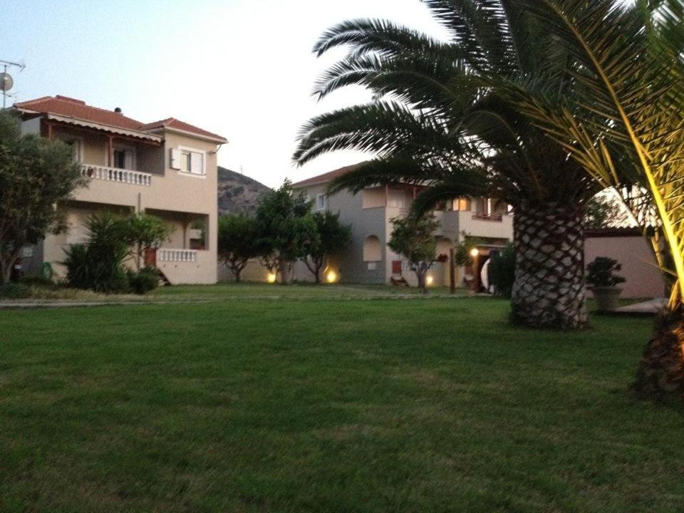 Caposaldo Apartments Akrata Bagian luar foto